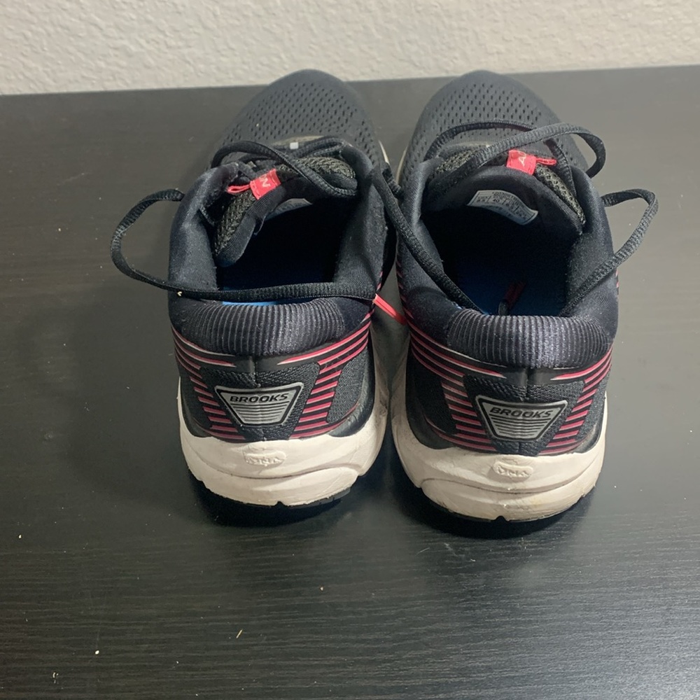 Brooks Addiction 14 Sneakers View 2